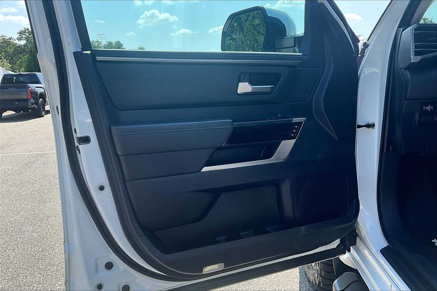 2023 Toyota Tundra Limited Hybrid - Photo 9
