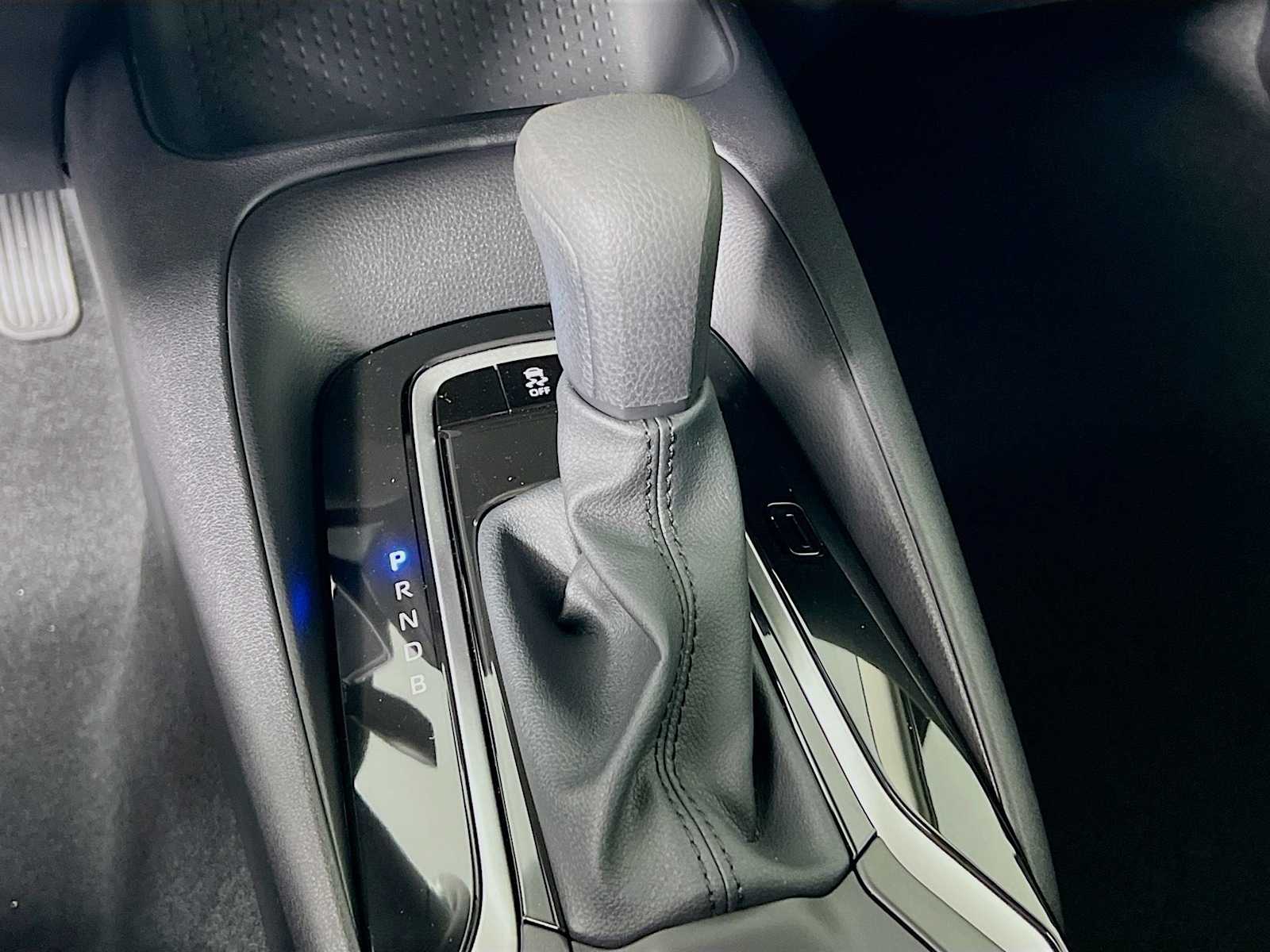 2025 Toyota Corolla LE - Photo 11