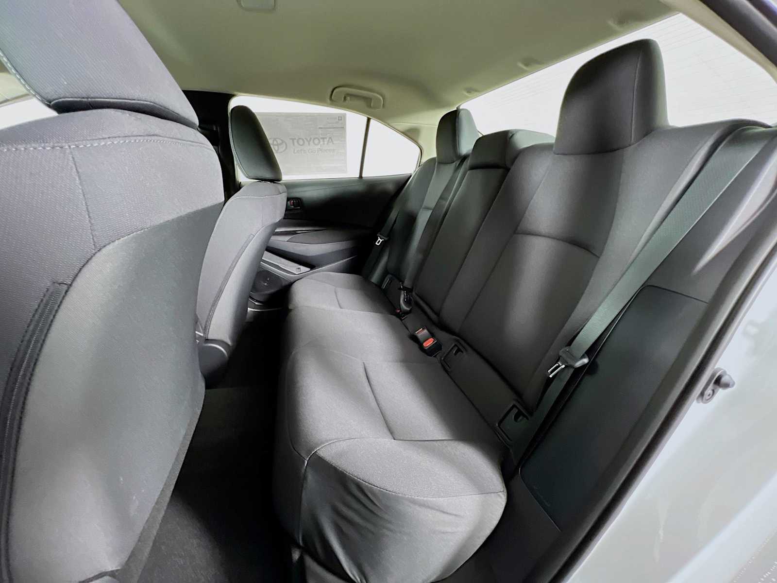 2025 Toyota Corolla LE - Photo 13