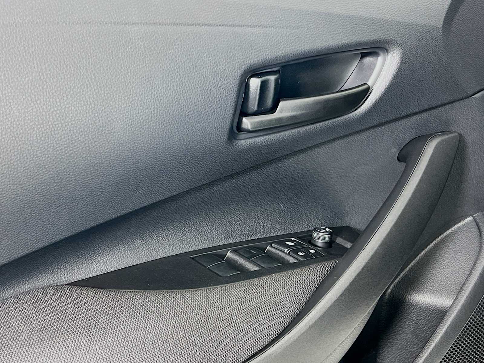 2025 Toyota Corolla LE - Photo 15