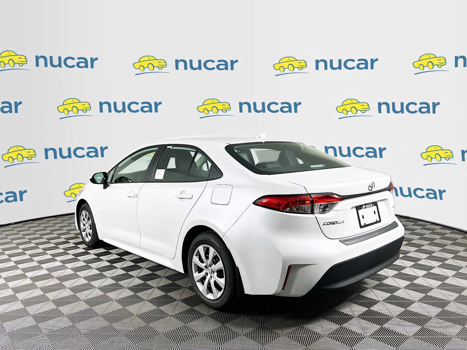 2025 Toyota Corolla LE - Photo 4