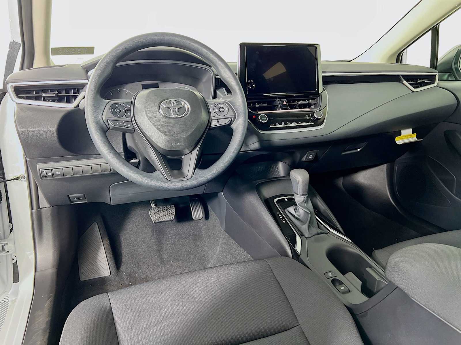 2025 Toyota Corolla LE - Photo 6