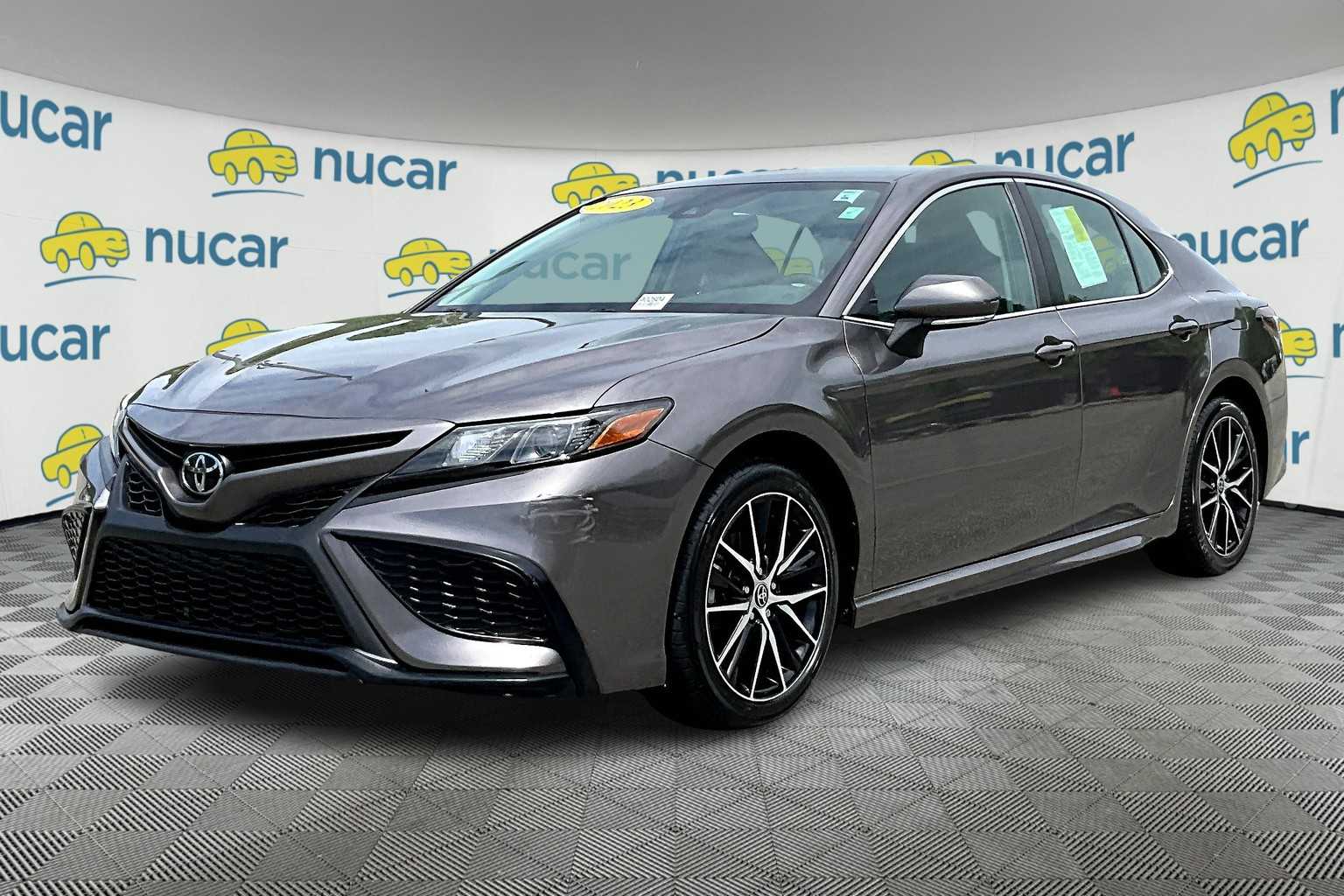 2023 Toyota Camry SE - Photo 3