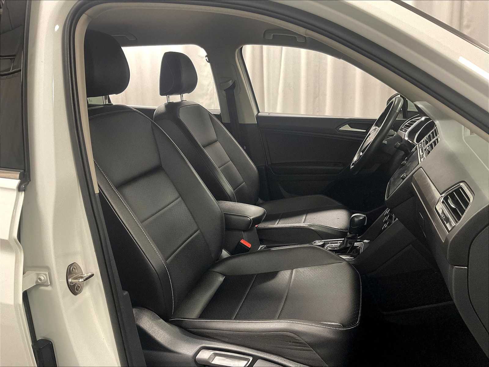 2021 Volkswagen Tiguan SE - Photo 11