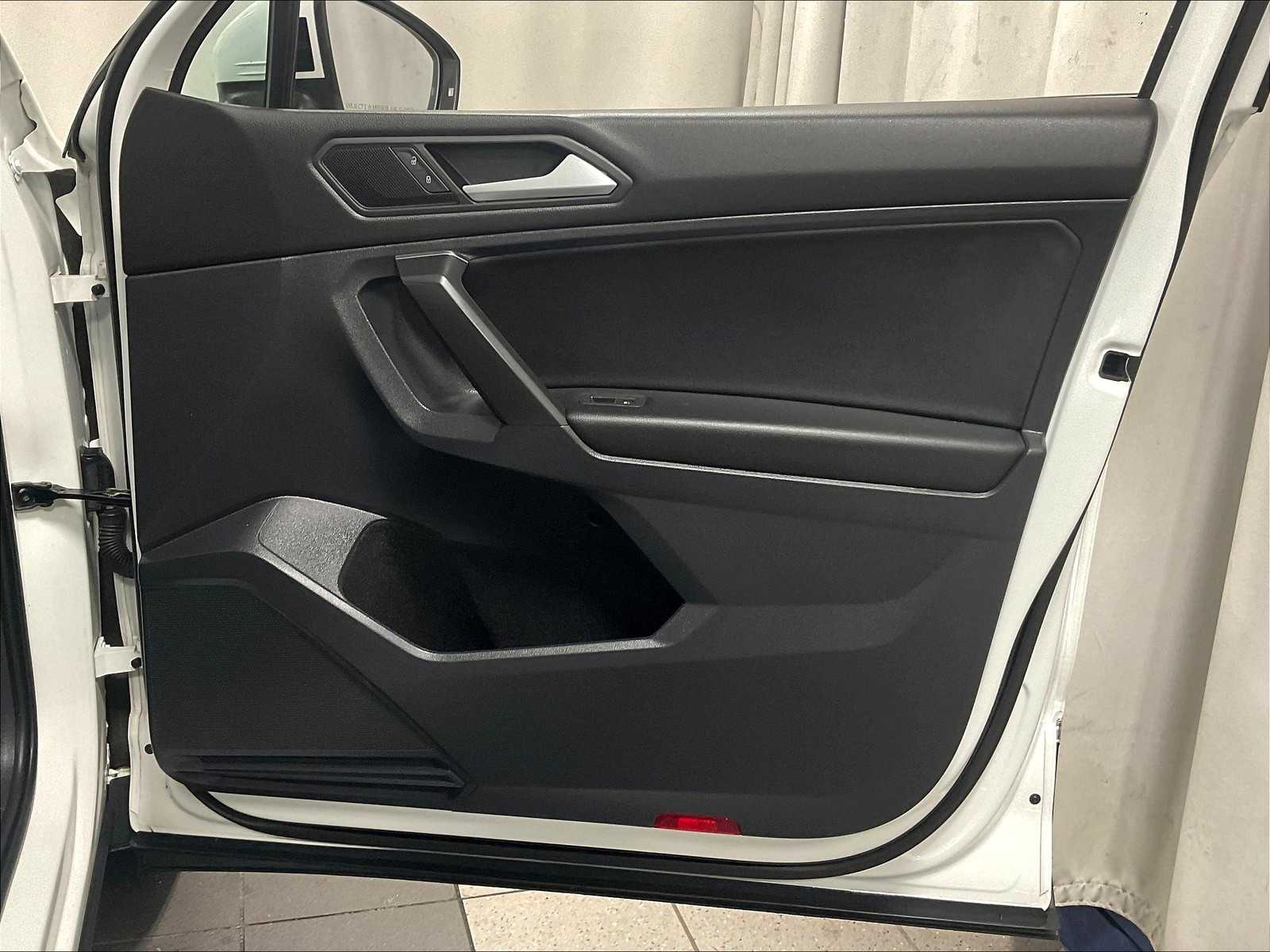 2021 Volkswagen Tiguan SE - Photo 12