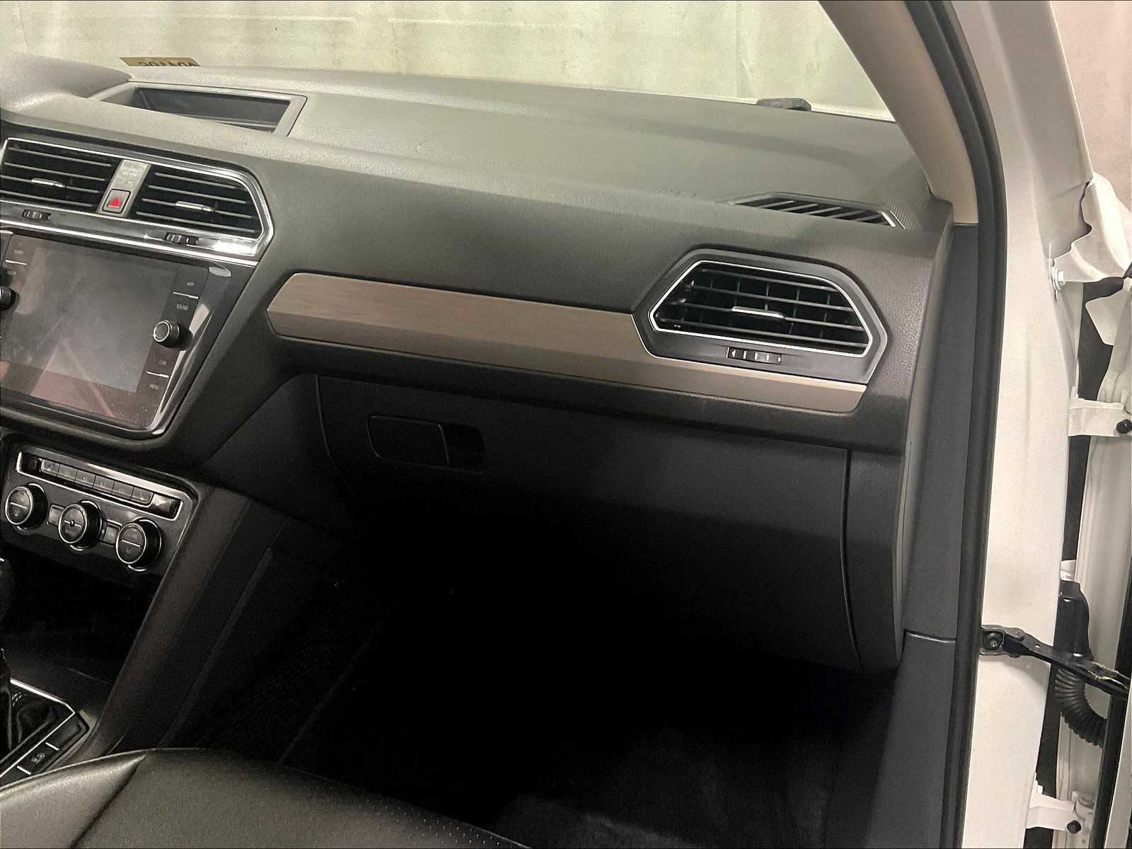 2021 Volkswagen Tiguan SE - Photo 13