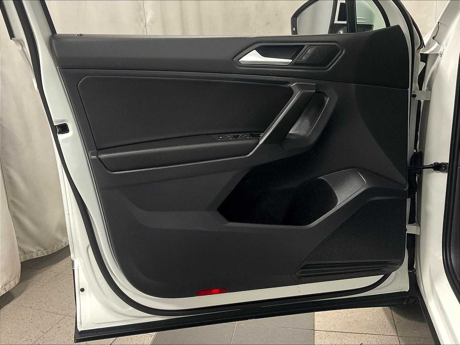2021 Volkswagen Tiguan SE - Photo 9