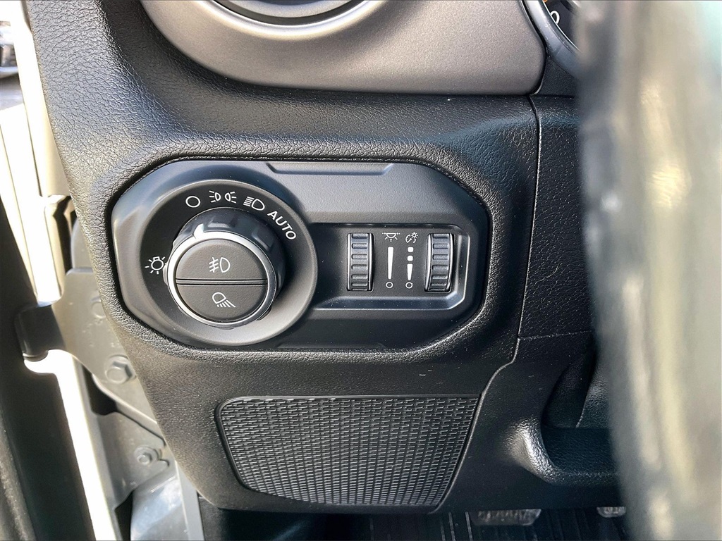 2020 Jeep Gladiator Sport - Photo 25