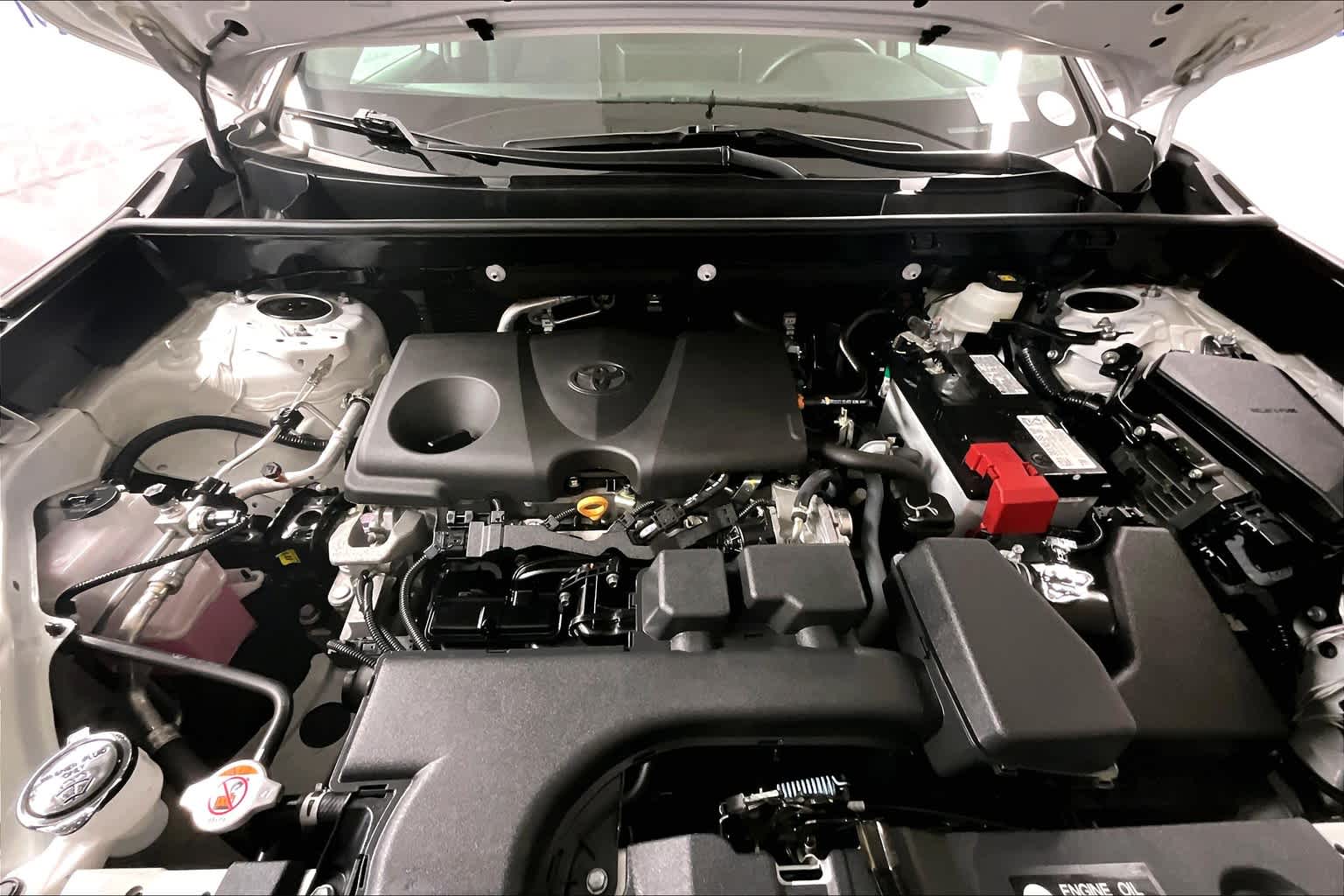 2022 Toyota RAV4 LE - Photo 27