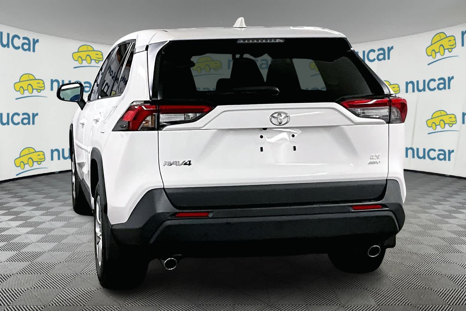 2022 Toyota RAV4 LE - Photo 4