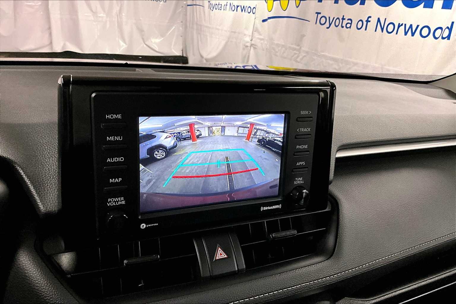 2022 Toyota RAV4 LE - Photo 19