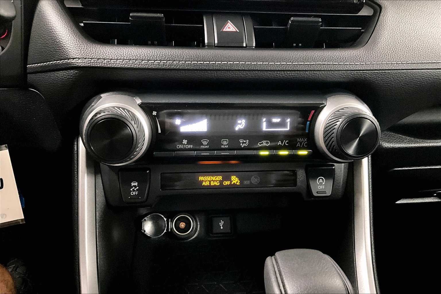 2022 Toyota RAV4 LE - Photo 25