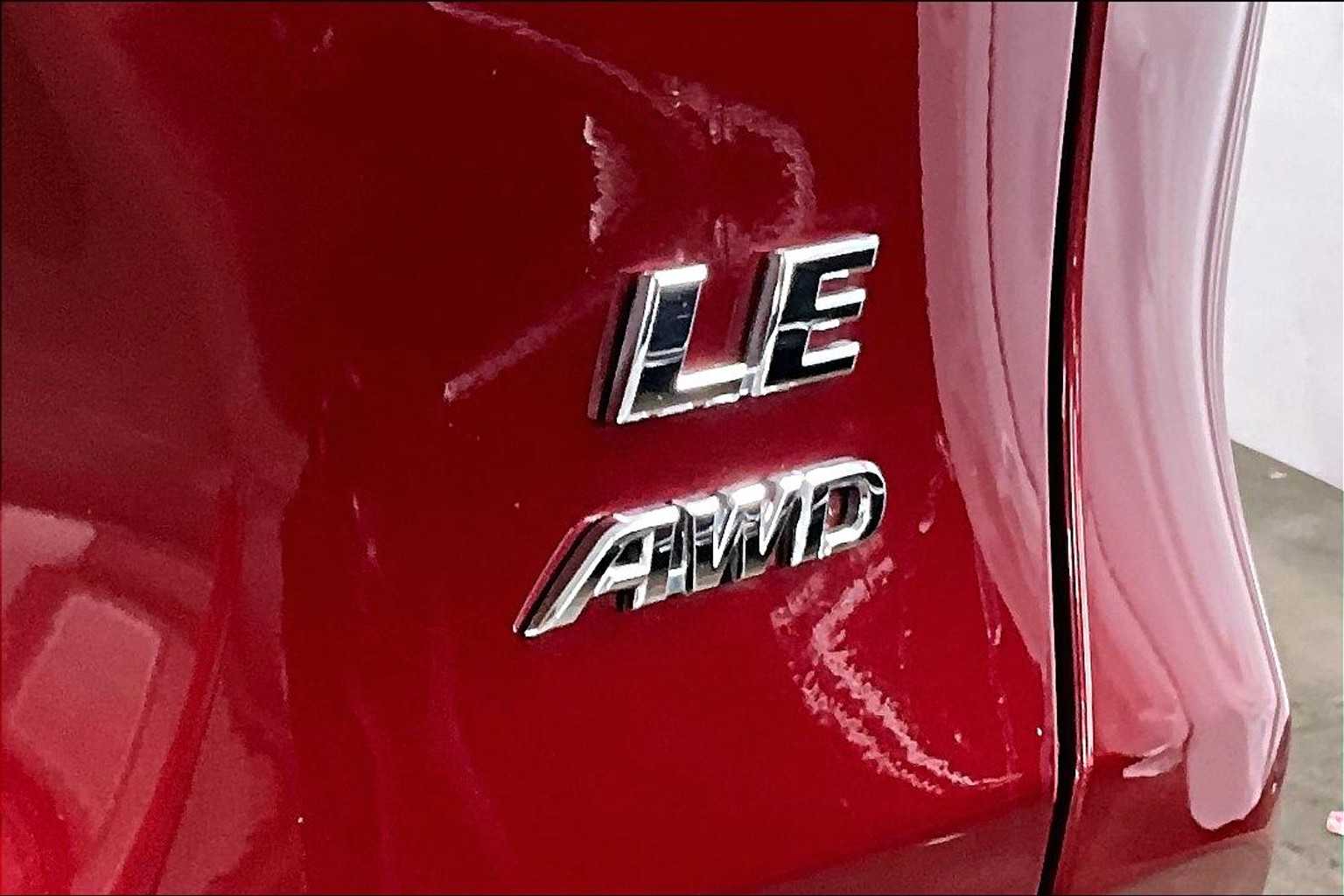 2022 Toyota RAV4 LE - Photo 28