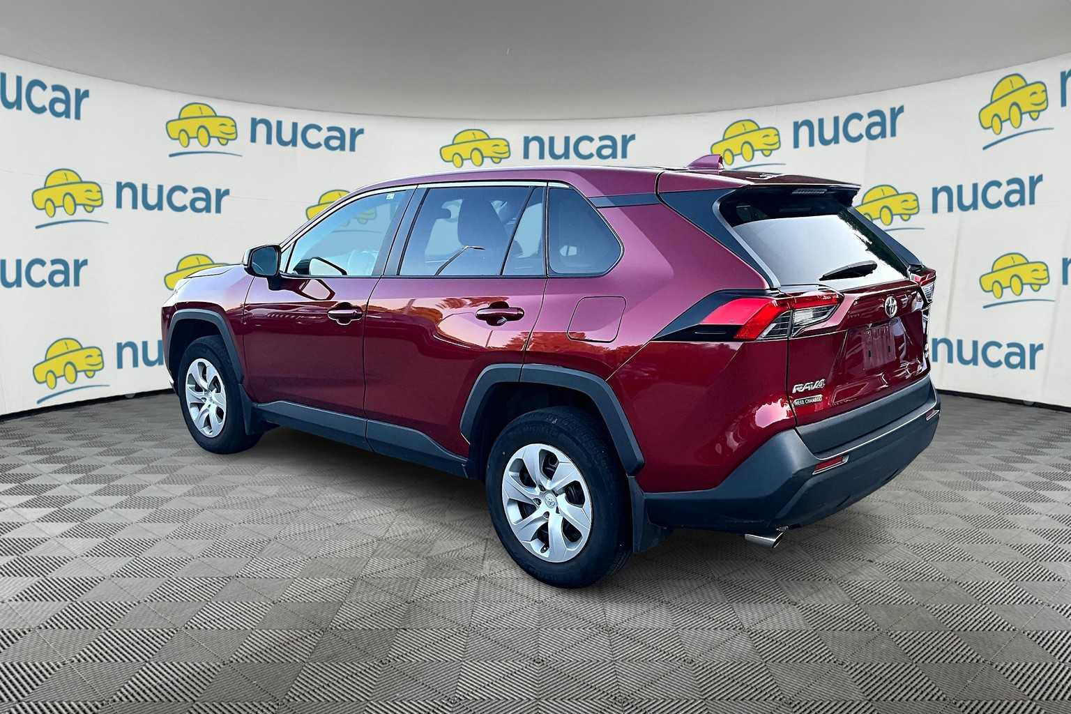 2022 Toyota RAV4 LE - Photo 3