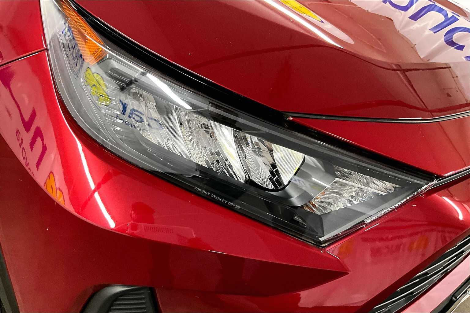 2022 Toyota RAV4 LE - Photo 32