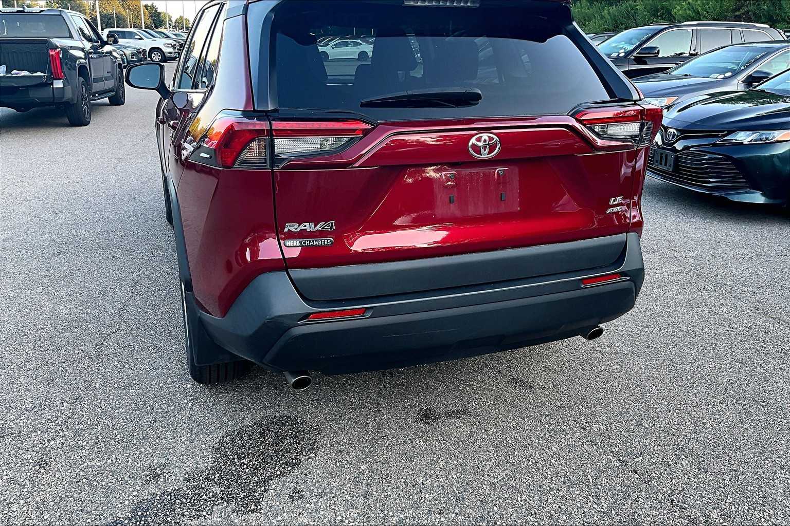 2022 Toyota RAV4 LE - Photo 7