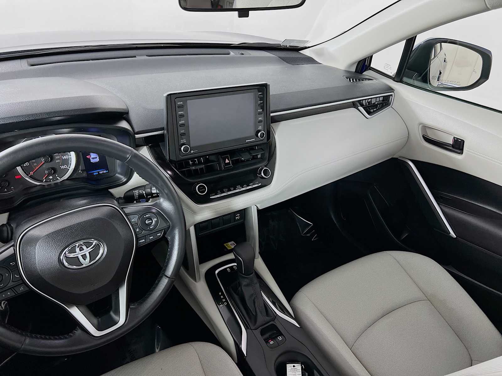 2022 Toyota Corolla Cross LE - Photo 23