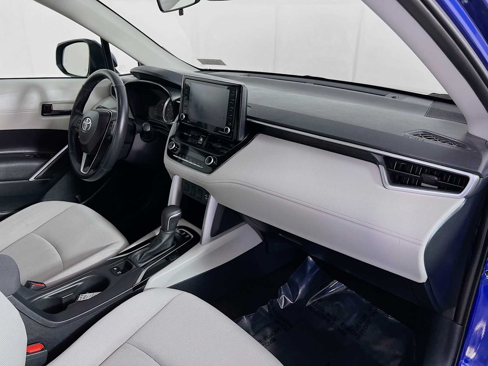 2022 Toyota Corolla Cross LE - Photo 28