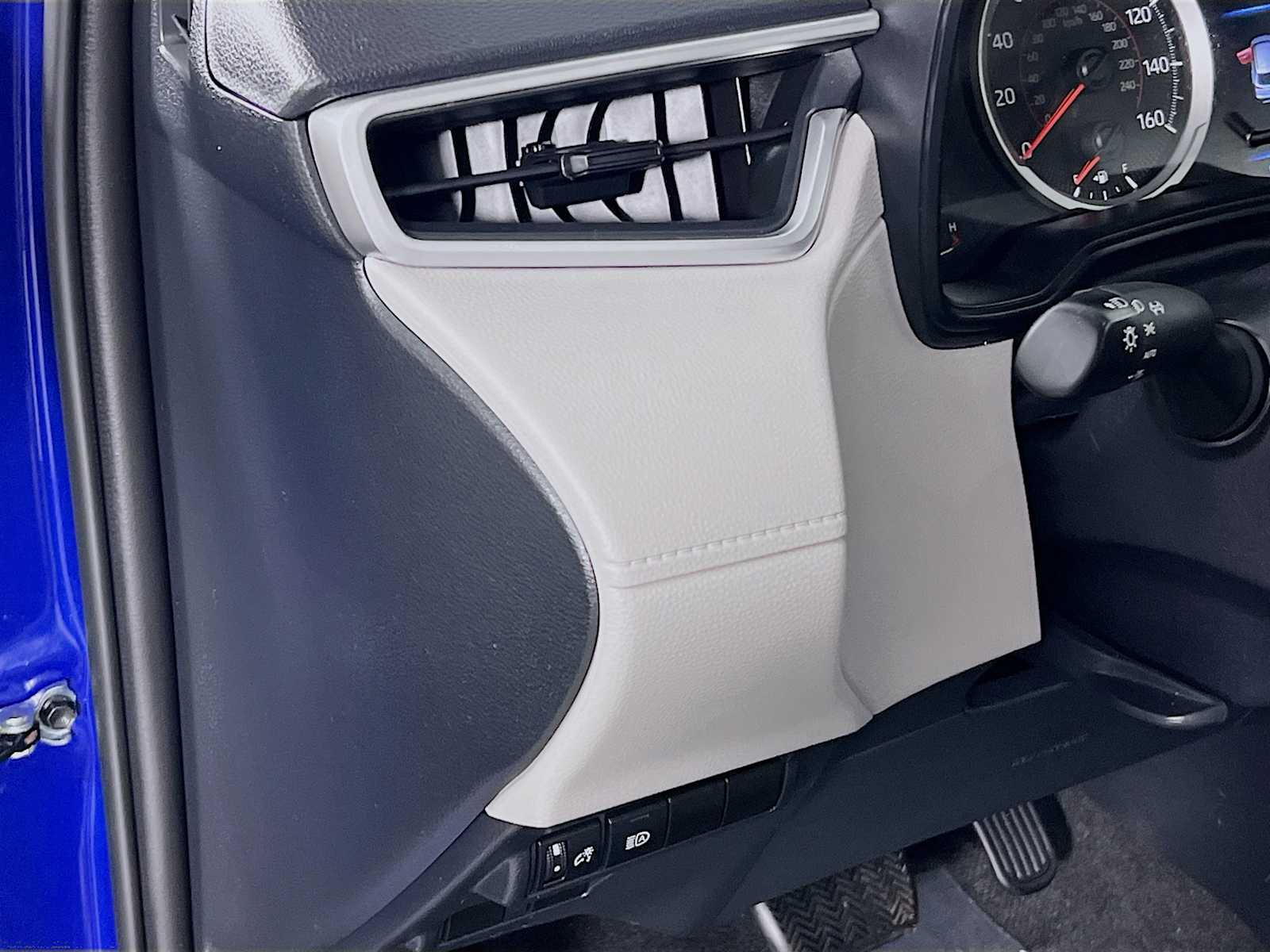 2022 Toyota Corolla Cross LE - Photo 10