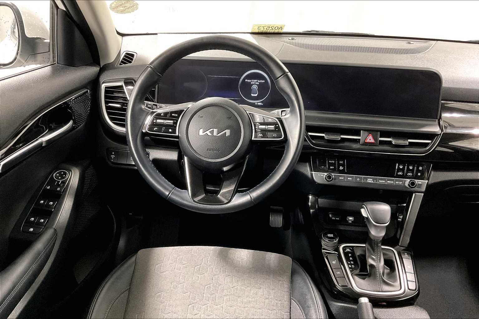 2024 Kia Seltos S - Photo 17