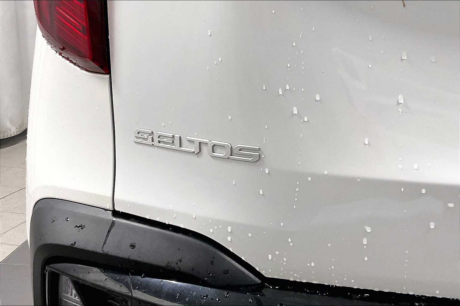 2024 Kia Seltos S - Photo 28
