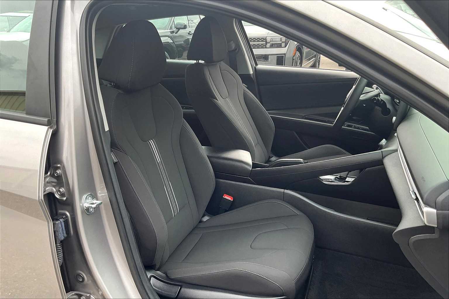 2023 Hyundai Elantra SEL - Photo 11
