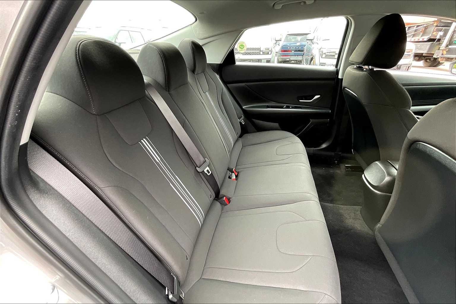 2023 Hyundai Elantra SEL - Photo 16
