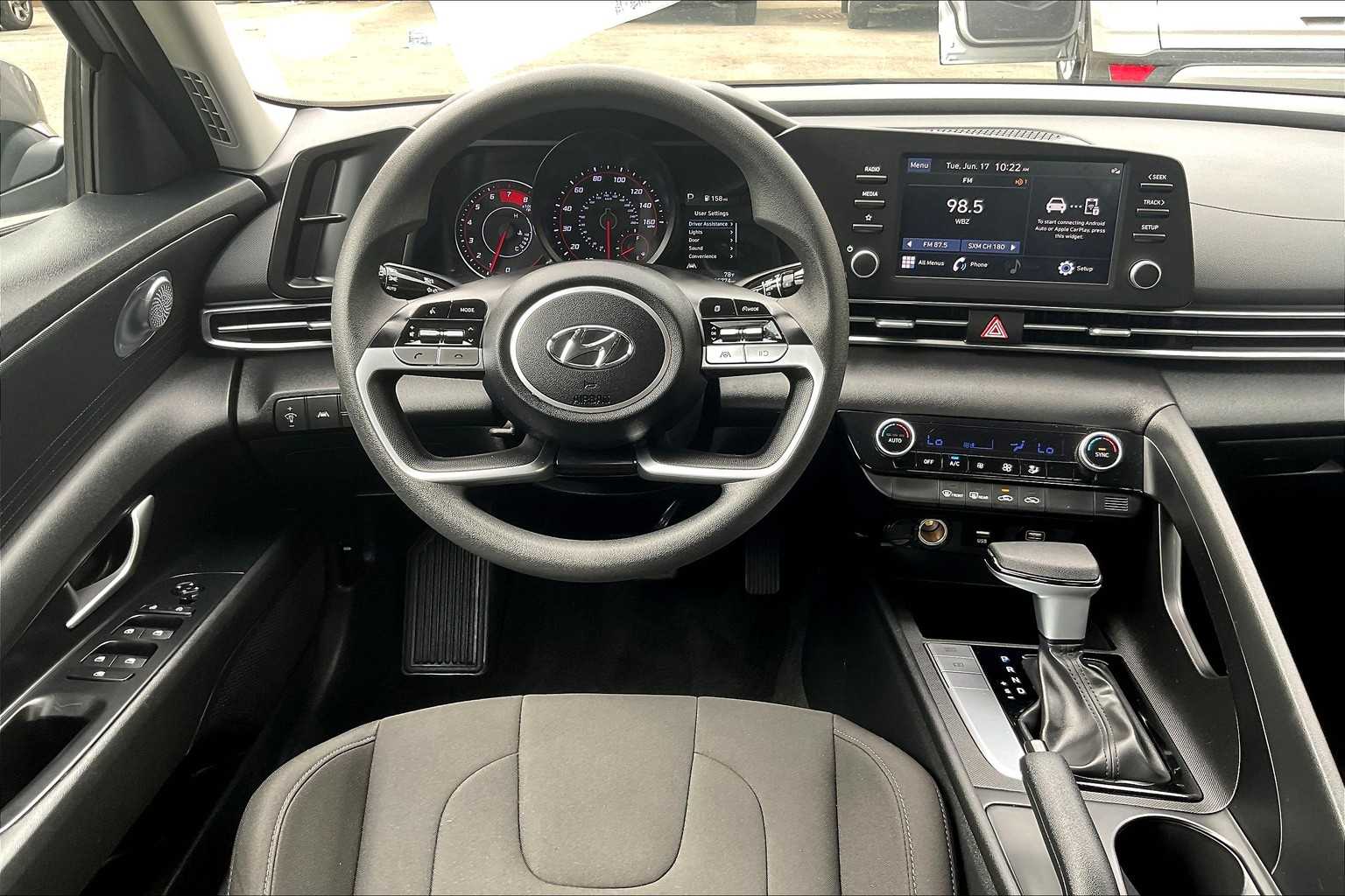 2023 Hyundai Elantra SEL - Photo 17