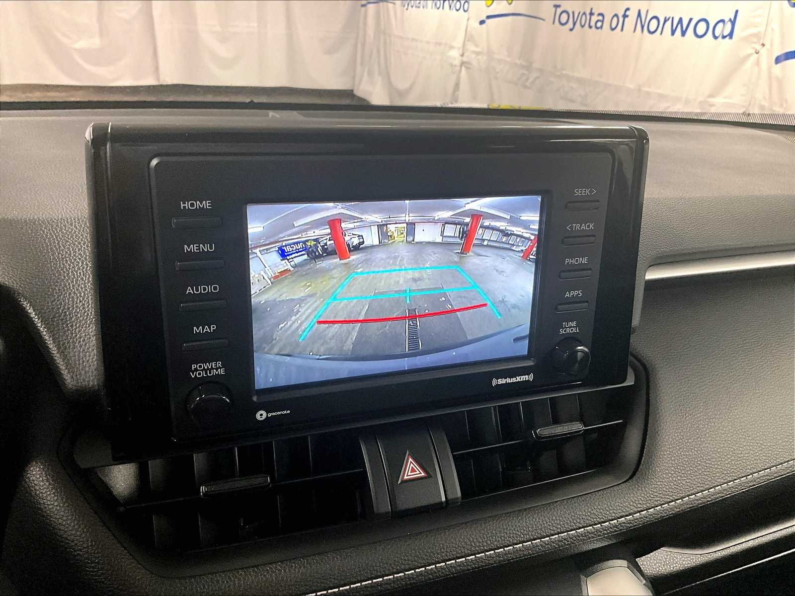 2022 Toyota RAV4 LE - Photo 19