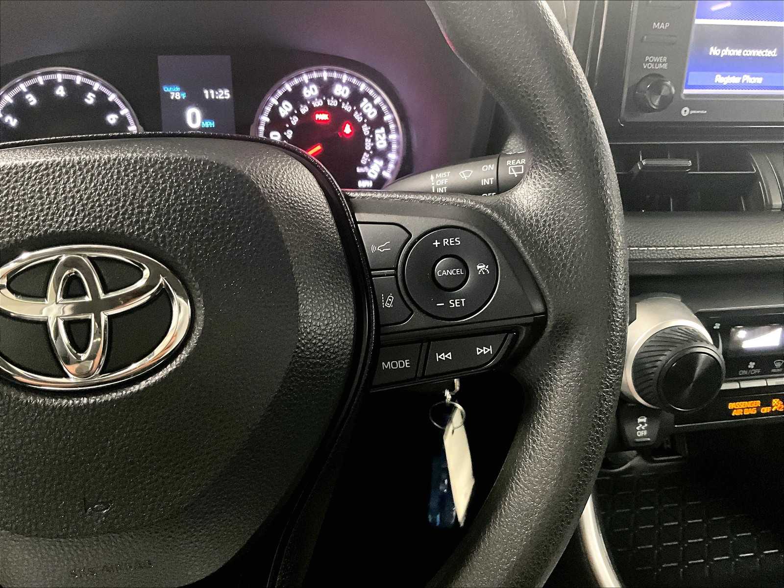 2022 Toyota RAV4 LE - Photo 23