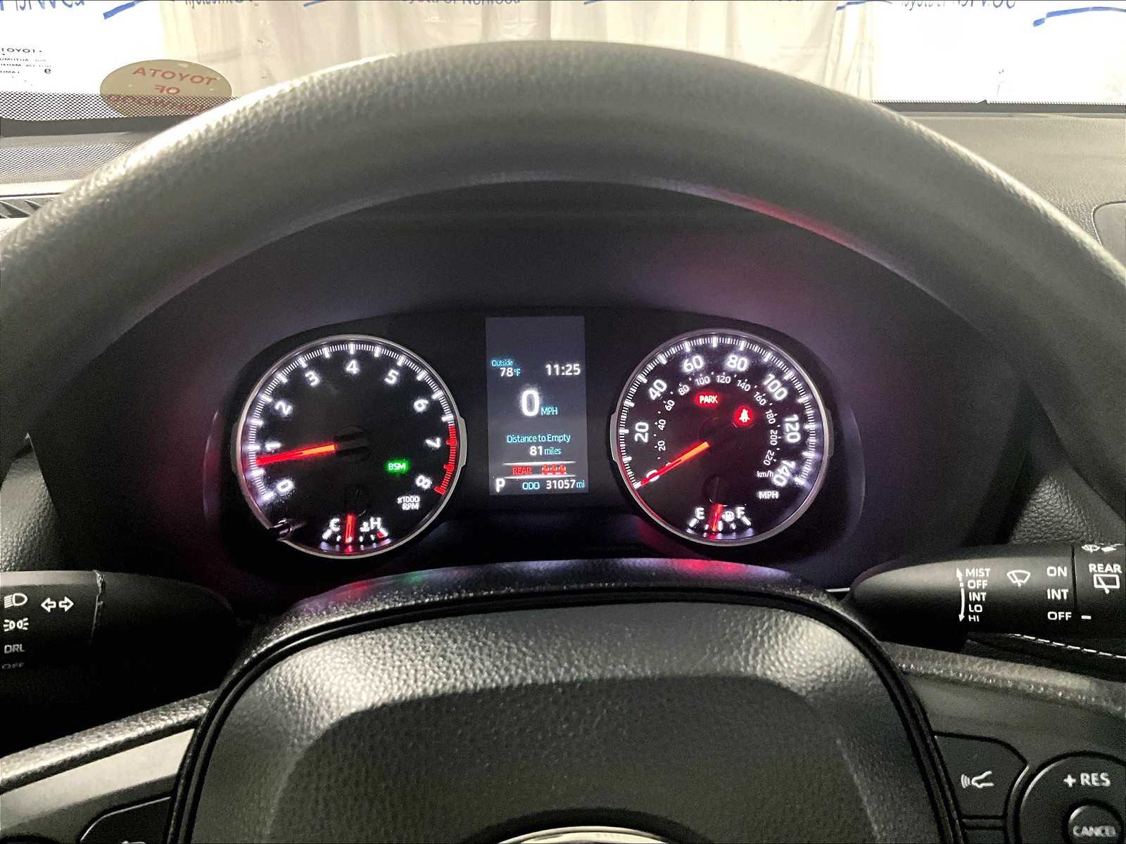 2022 Toyota RAV4 LE - Photo 24
