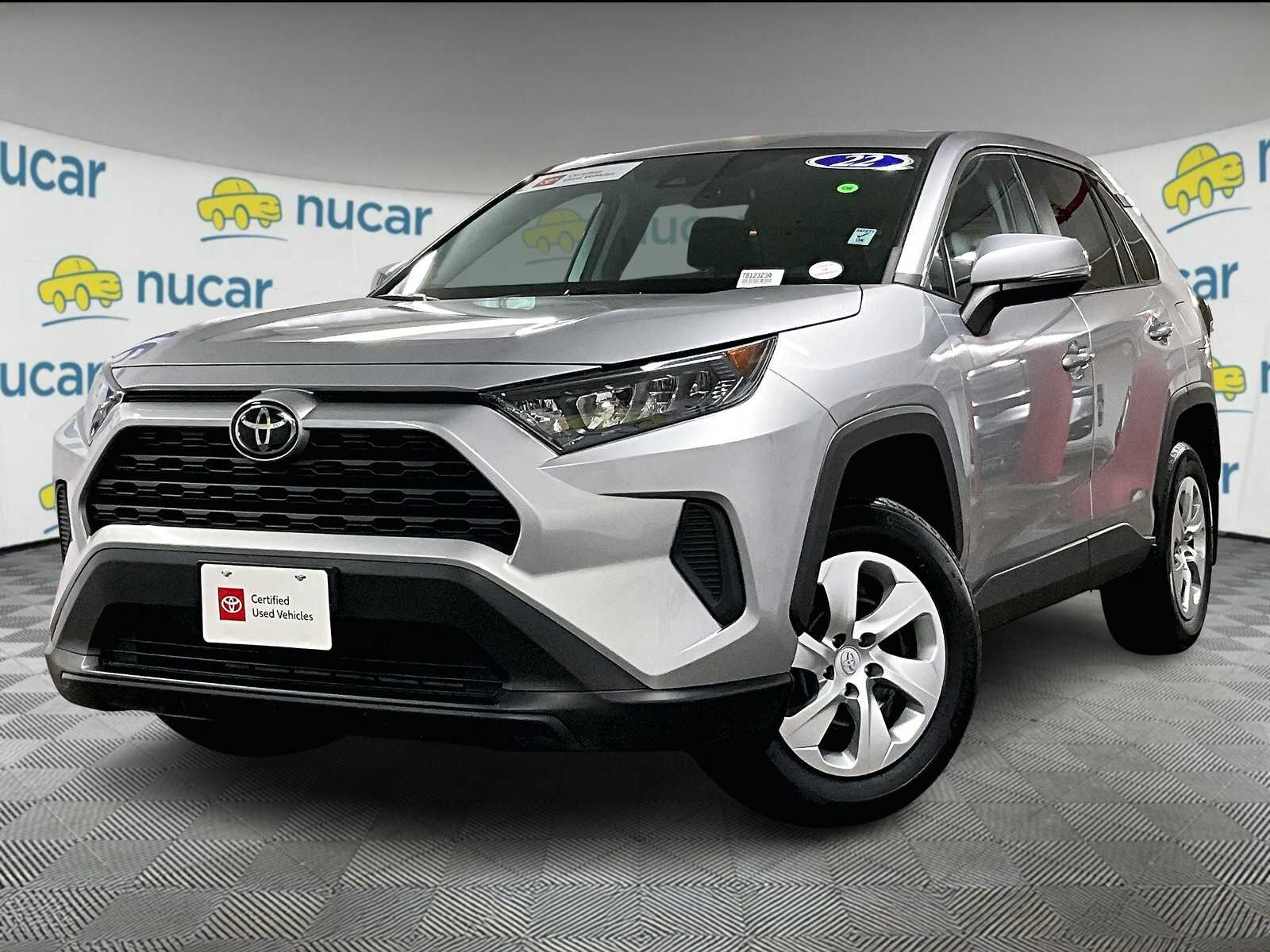 2022 Toyota RAV4 LE - Photo 3