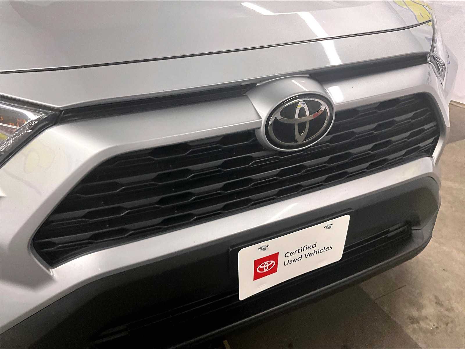 2022 Toyota RAV4 LE - Photo 31