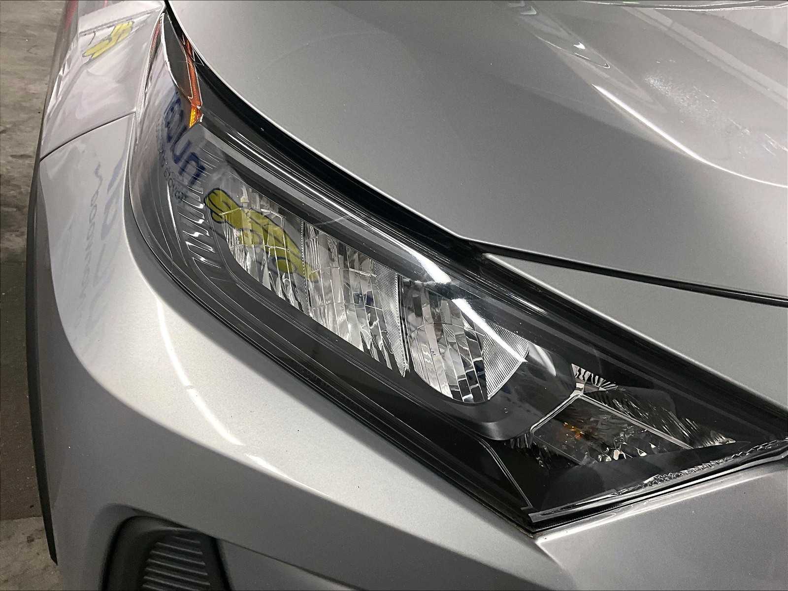 2022 Toyota RAV4 LE - Photo 32