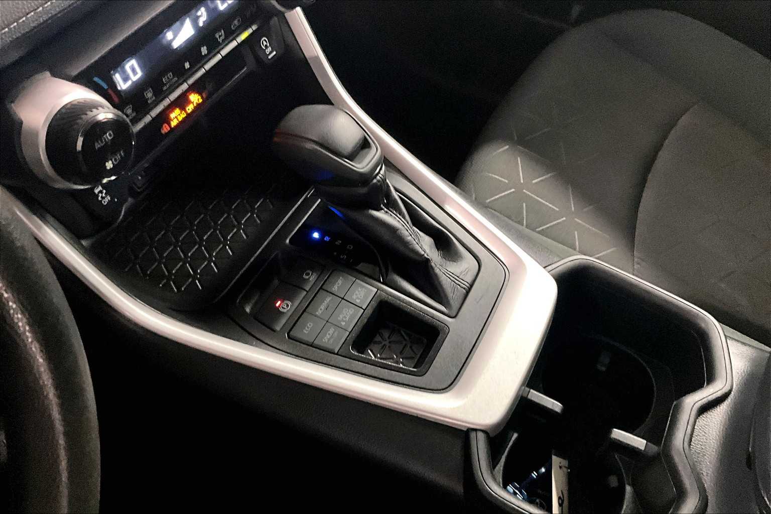 2023 Toyota RAV4 XLE - Photo 40