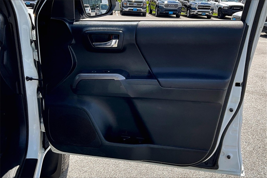 2017 Toyota Tacoma TRD Off-Road - Photo 12