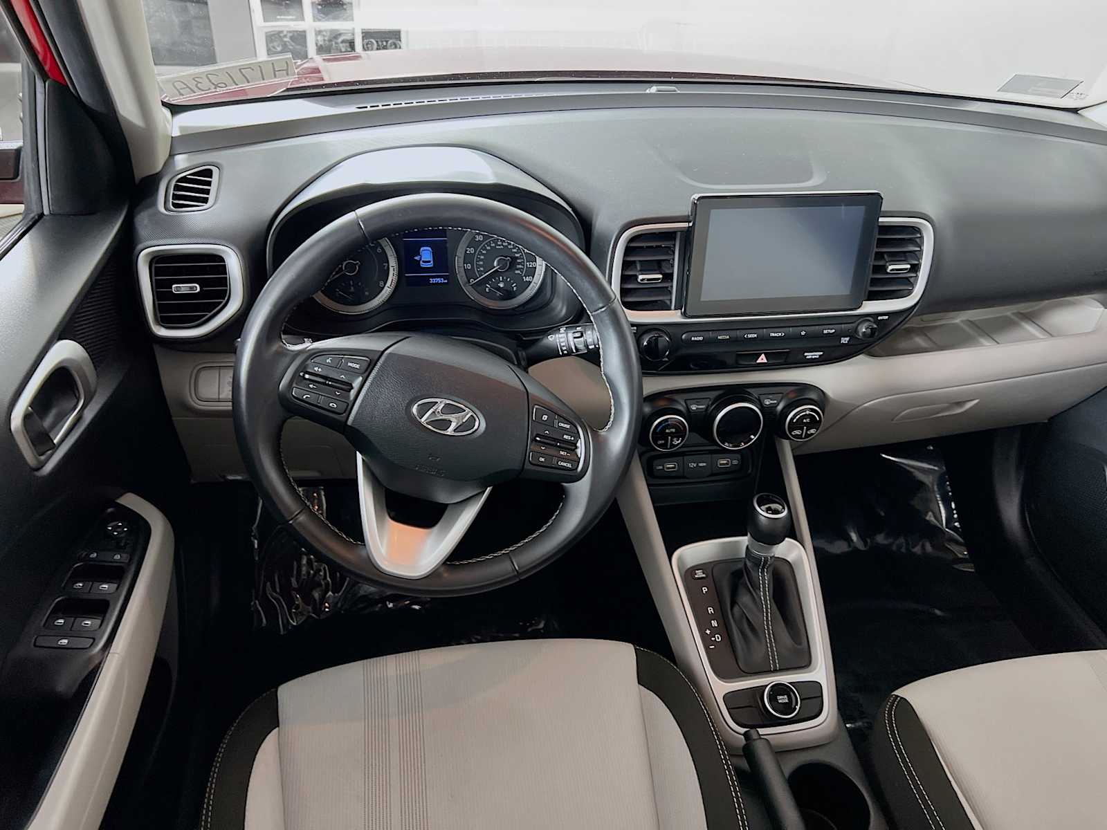 2022 Hyundai Venue SEL - Photo 13