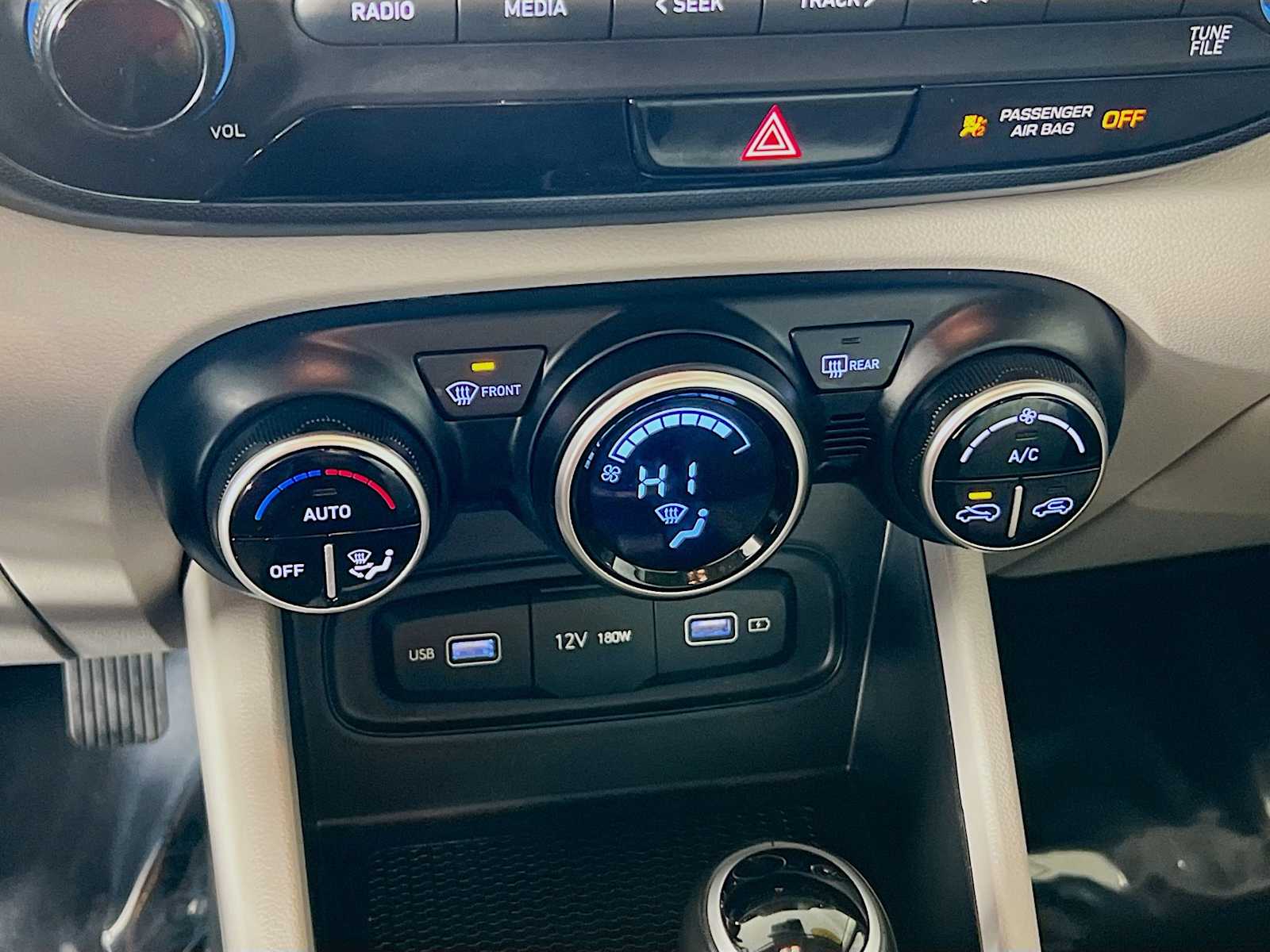 2022 Hyundai Venue SEL - Photo 10