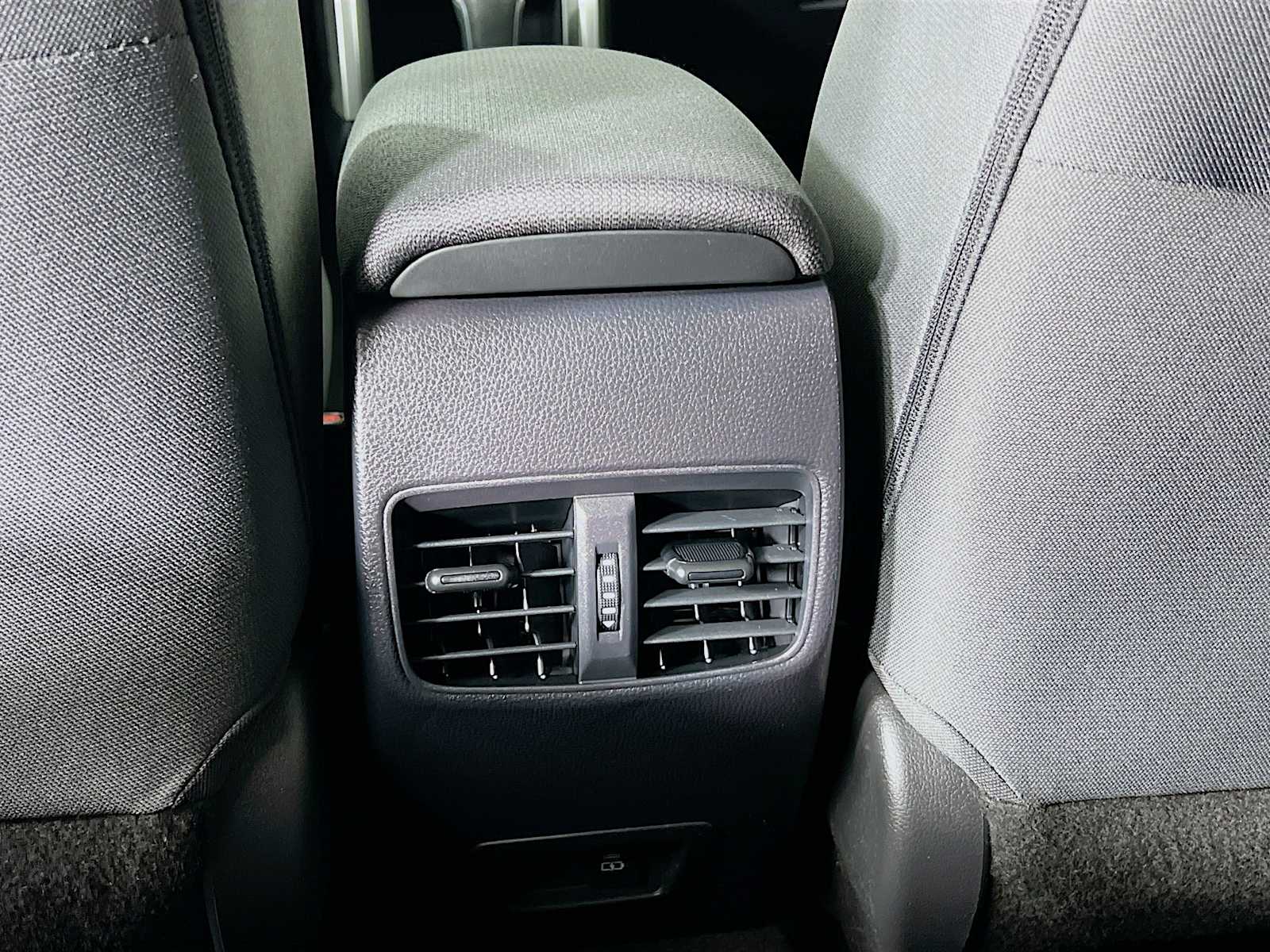 2022 Toyota Corolla Cross LE - Photo 25