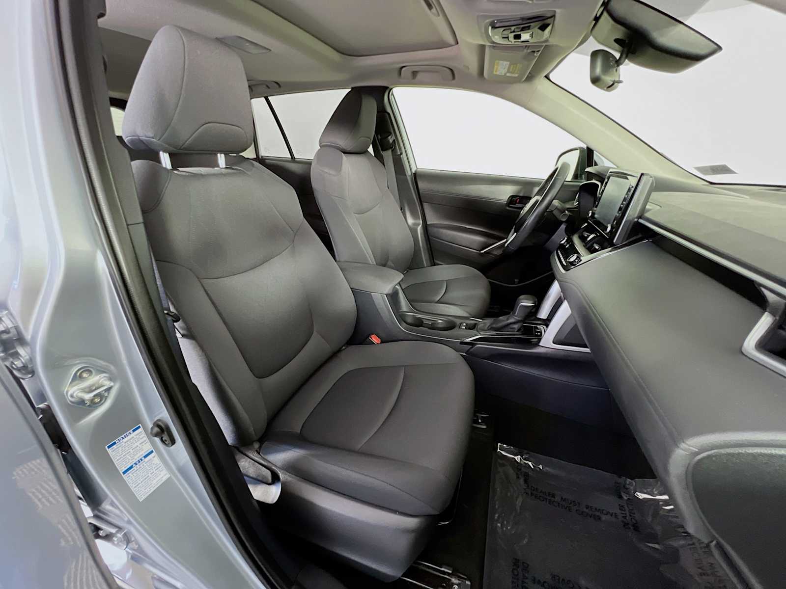 2022 Toyota Corolla Cross LE - Photo 28