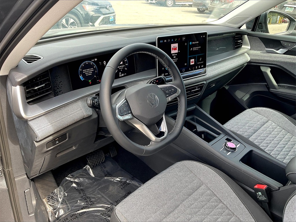 2025 Volkswagen Tiguan 2.0T S - Photo 9