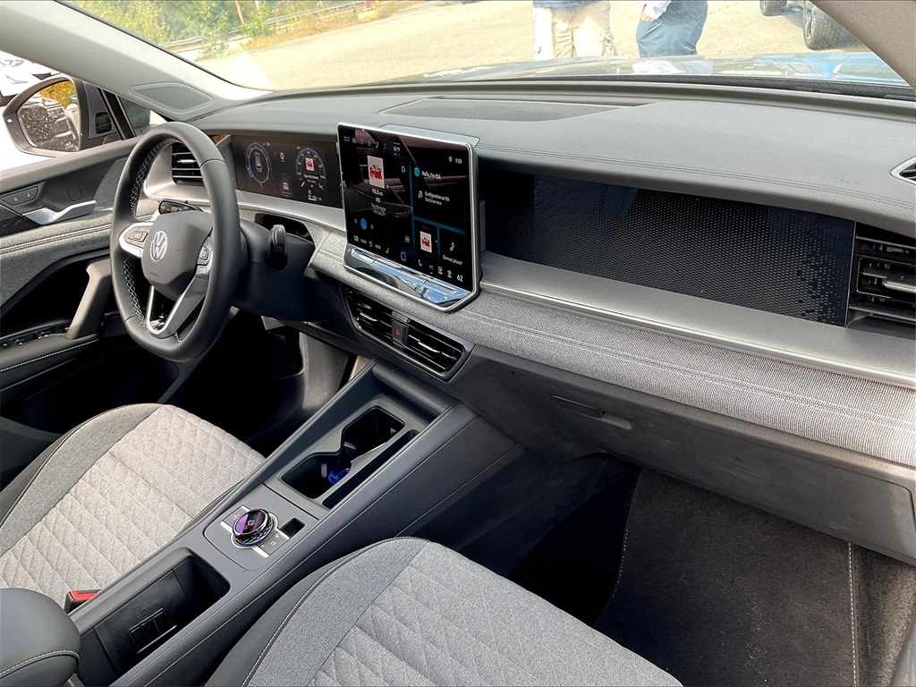 2025 Volkswagen Tiguan 2.0T S - Photo 10