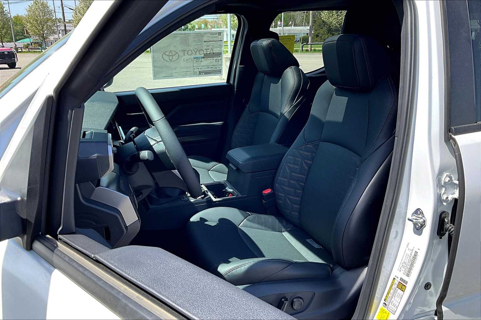 2025 Toyota Tacoma TRD Sport - Photo 11