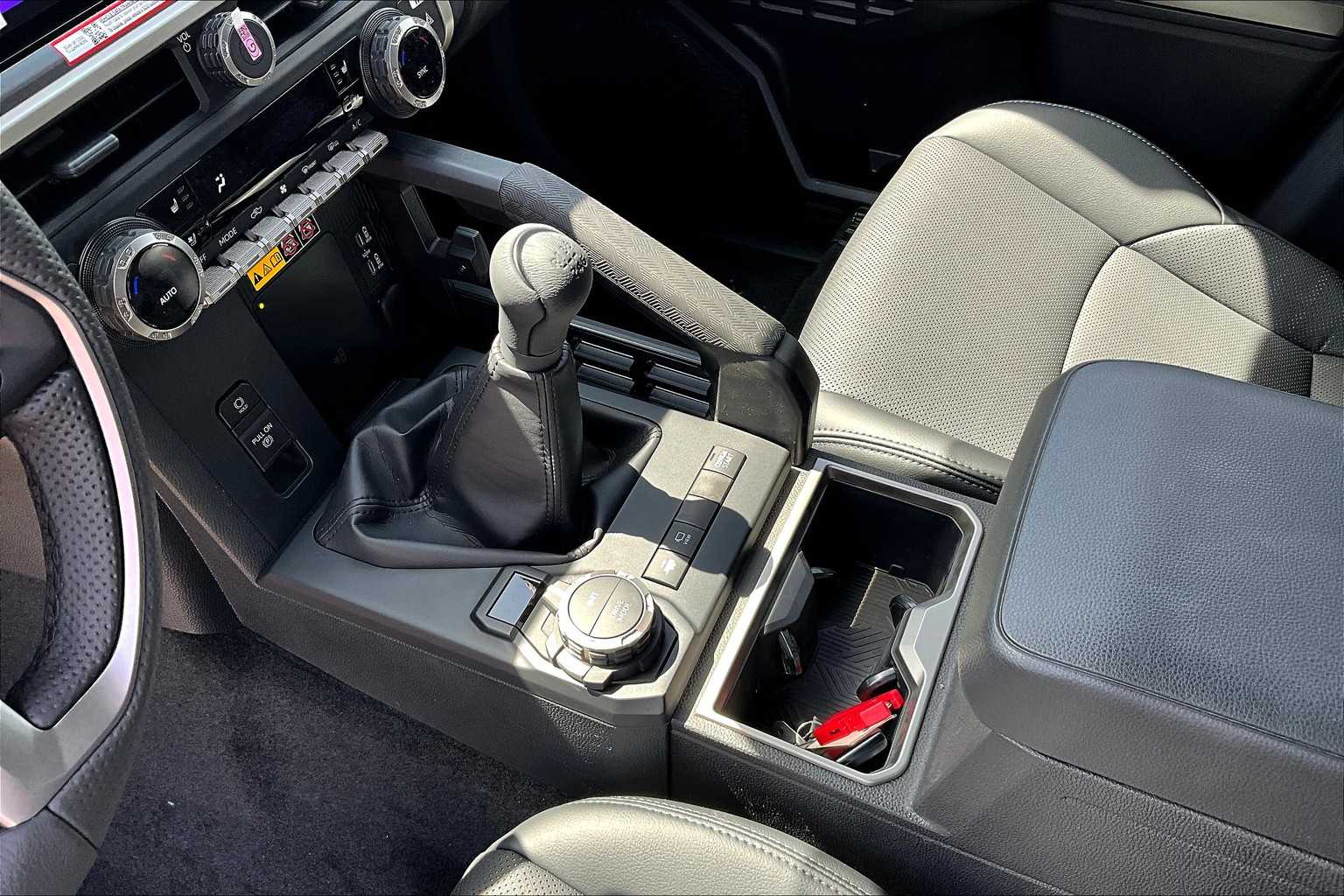 2025 Toyota Tacoma TRD Sport - Photo 14