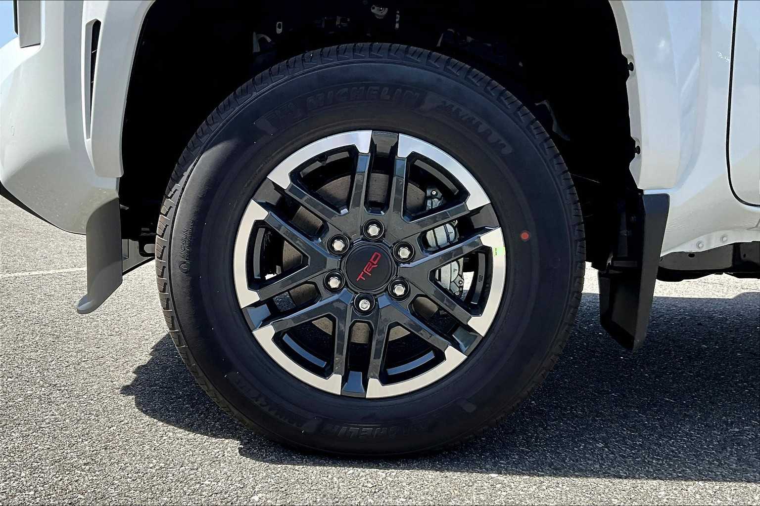 2025 Toyota Tacoma TRD Sport - Photo 8