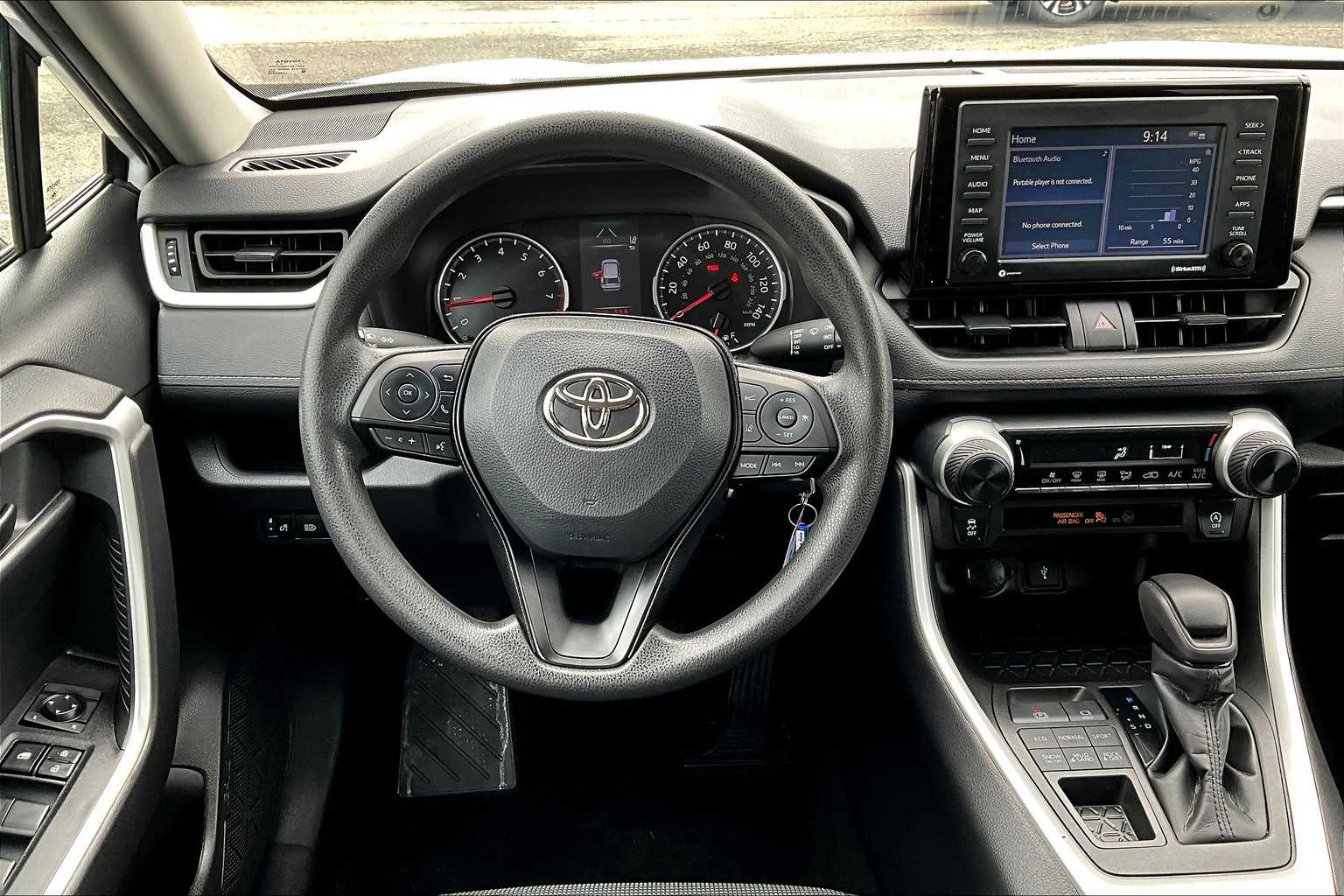 2022 Toyota RAV4 LE - Photo 17