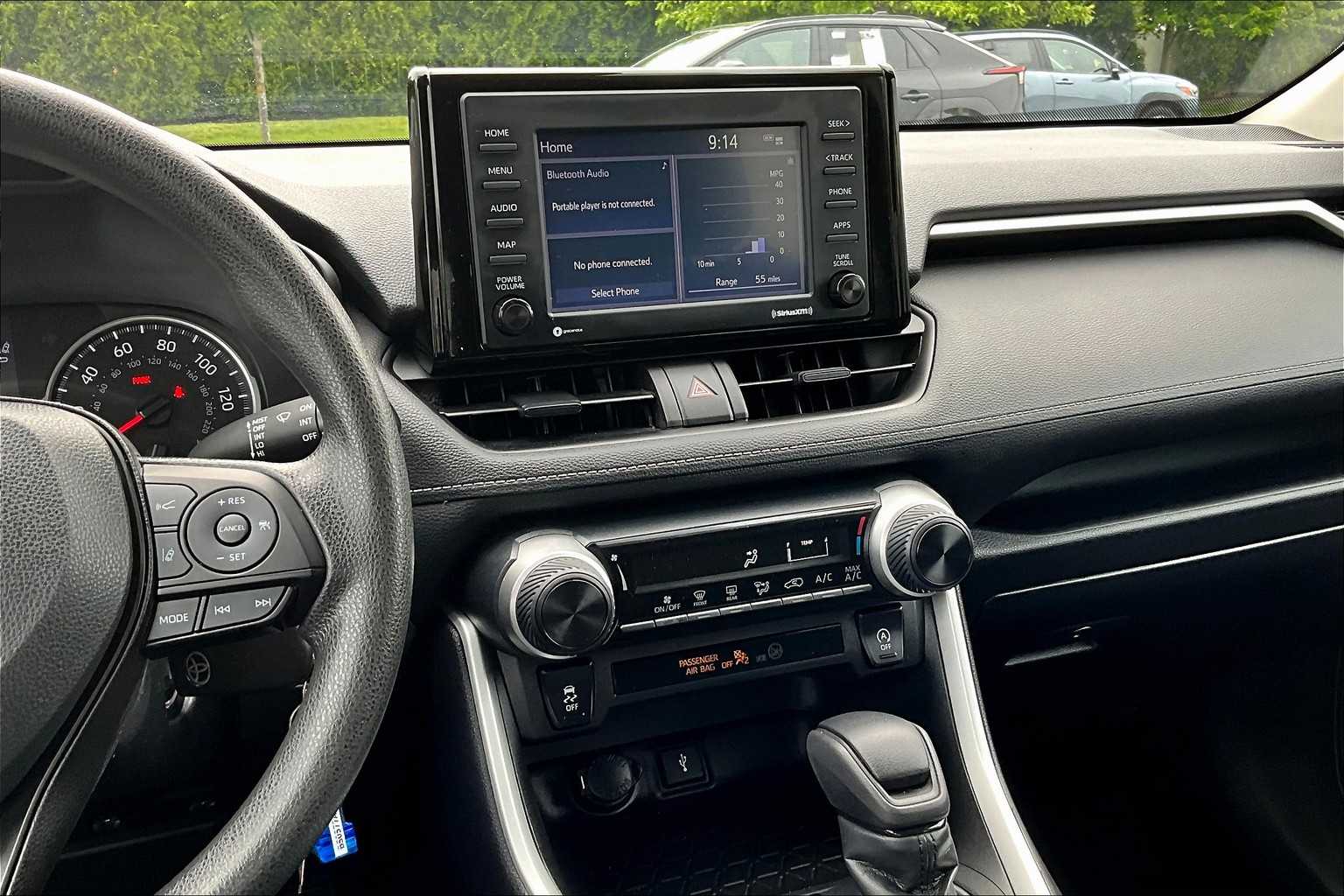 2022 Toyota RAV4 LE - Photo 18