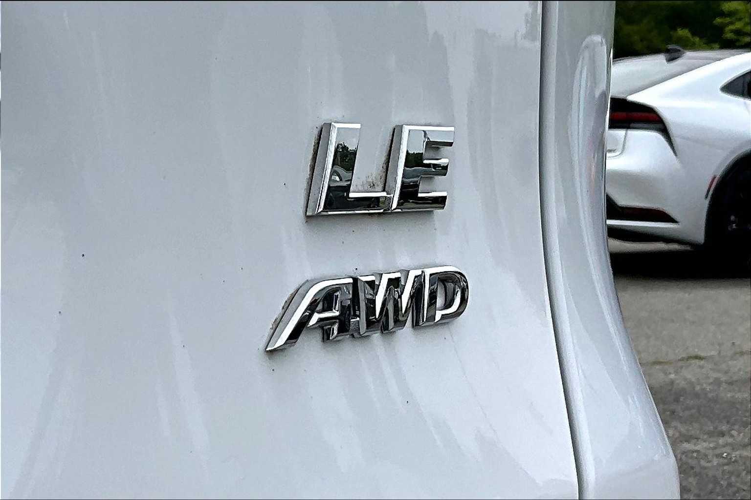 2022 Toyota RAV4 LE - Photo 29