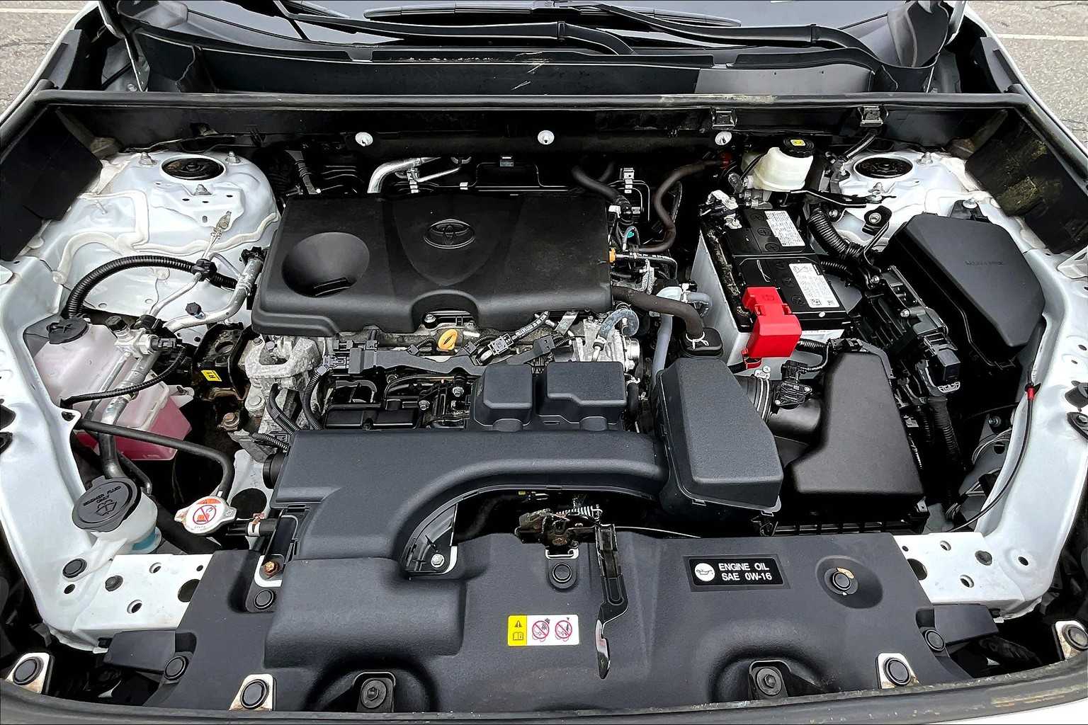 2022 Toyota RAV4 LE - Photo 30