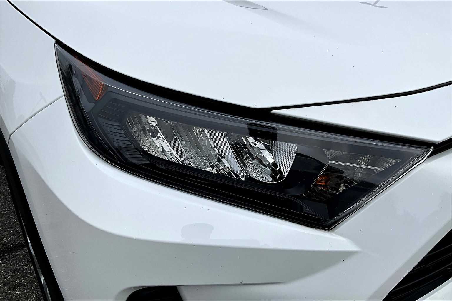 2022 Toyota RAV4 LE - Photo 33